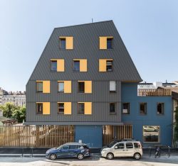 Au clair du quartier par Golay Architecte - Grenoble © Nicephore Tsimbidaros