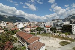 Au clair du quartier par Golay Architecte - Grenoble © Nicephore Tsimbidaros