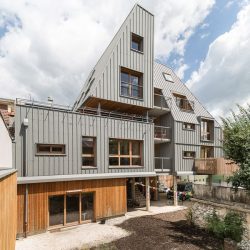 Au clair du quartier par Golay Architecte - Grenoble © Nicephore Tsimbidaros