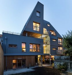 Au clair du quartier par Golay Architecte - Grenoble © Nicephore Tsimbidaros