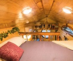 Chambre en hauteur - Hobbit-Tiny-House - Colorado, USA © Weecasa