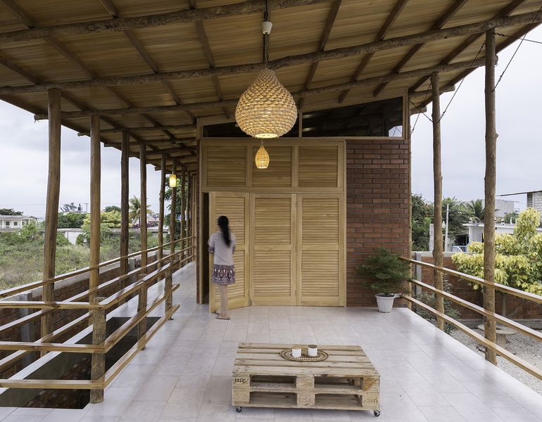 Espace ouvert - Stilts-House par Natura-Futura-Arquitectura - Equateur, Villamil © Maderas Pedro