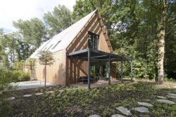 Façade jardin et toiture en V - House-Fairy-Tale par Tijmen-Versluis - Voorschoten, Pays-Bas