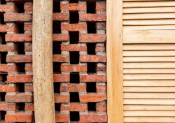 Ouvertures en briques et fenêtres bois - Stilts-House par Natura-Futura-Arquitectura - Equateur, Villamil © Maderas Pedro