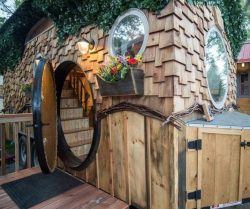 Porte ronde entrée Hobbit - Hobbit-Tiny-House - Colorado, USA © Weecasa