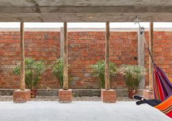 Rez de chaussée et façade terrasse - Stilts-House par Natura-Futura-Arquitectura - Equateur, Villamil © Maderas Pedro