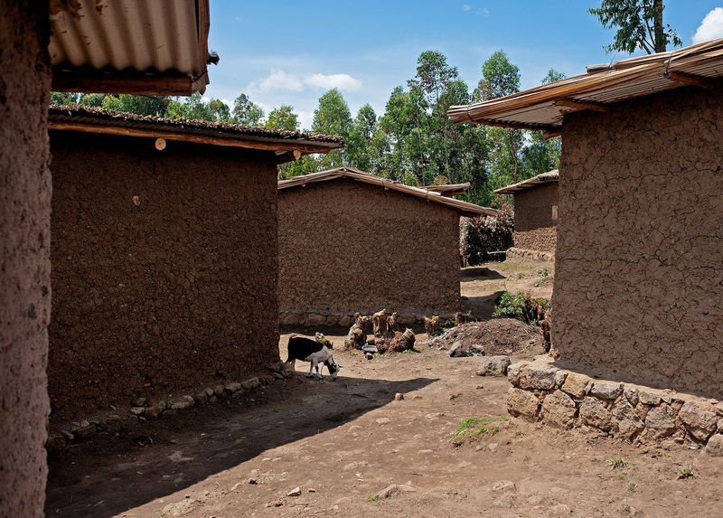 Bâtiments d'habitations des familles - Gahinga Batwa Village par Studio FH Architects - Gahinga, Rwanda © Will Boase Photography