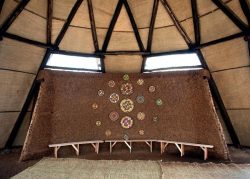 Intérieur centre communautaire - Gahinga Batwa Village par Studio FH Architects - Gahinga, Rwanda © Will Boase Photography