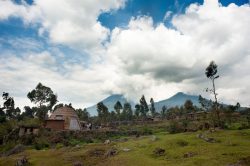 Site offert aux villageois - Gahinga Batwa Village par Studio FH Architects - Gahinga, Rwanda © Will Boase Photography