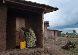 mur en terre battue - Gahinga Batwa Village par Studio FH Architects - Gahinga, Rwanda © Will Boase Photography