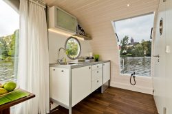 Cuisine - Houseboat par Nautilus - Berlin, Allemagne © Nautilus