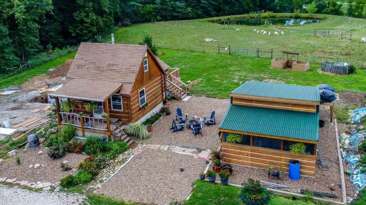 Une-Cabin-off-Grid par Doug-Stacy - Missouri, USA © livingbiginatinyhouse