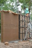 Processus fabrication mur terre battue - Debris-House par Wallmakers - Pathanamthitta, Inde © Anand Jaju