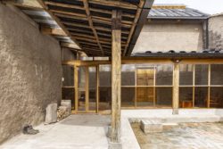 Façade terrasse et grandes baies vitrées - House-Flying-Beds par Al Borde - Equateur © JAG Studio