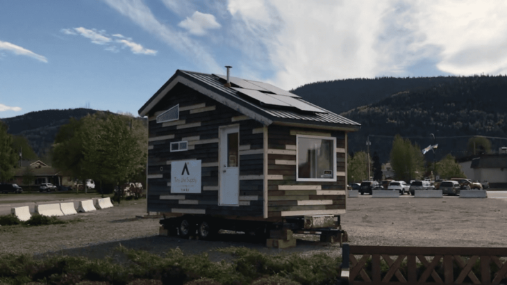 Une-La-Tiny-House-Blue -co-concue-entierement-autonome