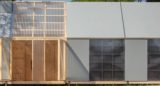 Entrée porte en bois - Solar-powered-cabin par IR Arquitectura - Buenos Aires, Argentine © Bujnovsky Tamas