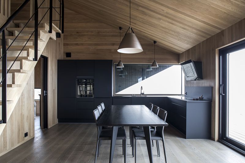 Cuisine et salle séjour - Hooded Cabin par Arkitektværelset - Norvege © Marte Garmann