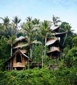 Façade principale - Ananda House par IBUKU - Abiansemal, Indonesie © Stephen Johnson