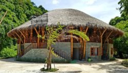 Façade principale - Bamboo building par Rau Arch - Vietnam © Inhabitat