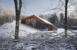Façade vitrée principale hiver - Dutch Mountain par Sanne Oomen - Goois, Hollande © oomenontwerpt