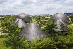 Maison en bambou avec toit en dôme au Vietnam © naturalbuildingblog