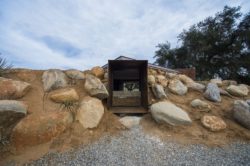 Ouverture en fer rouillée chambre - House 8 par TAC Taller - Mexique, Vallee de Guadalupe © Humberto Romero