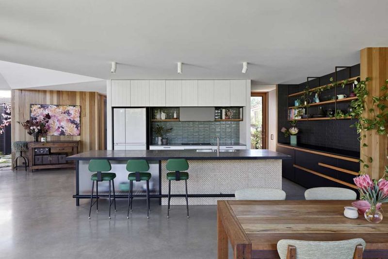 Salle à manger et cuisine - Annexe par Bent - Australie © notapaperhouse