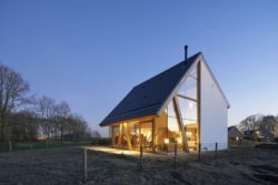 Clôture propriété - Barnhouse par RVArchitecture - Werkhoven, Pays-Bas © Rene de Wit