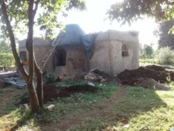 Extraction de la terre - Earthbag House par Francis Gichuhi - Kericho, Kenya