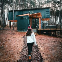 Façade principale - Box-Hop par Emily-Seth - Hocking Hills, Etats-Unis © Moody Cabin Girl