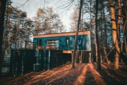 Superposition maison trois conteneurs - Box-Hop par Emily-Seth - Hocking Hills, Etats-Unis © Moody Cabin Girl