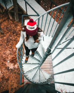 escalier sinusoïdal - Box-Hop par Emily-Seth - Hocking Hills, Etats-Unis © Moody Cabin Girl