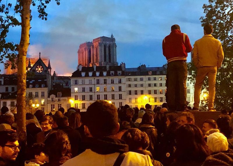 Emoi foule incendie Notre Dame de Paris