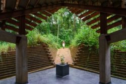 Entrée principale et façade terrasse - Chirath par Wallmakers - Kerala, Inde © Anand Jaju