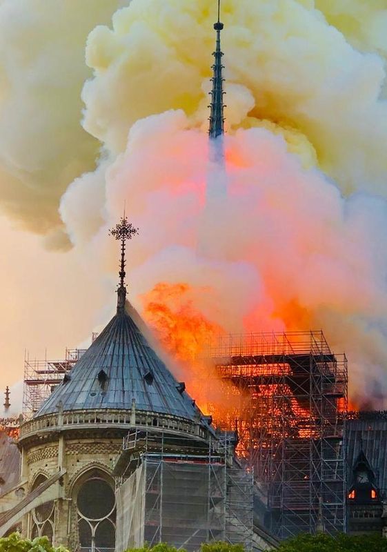Flèche en flamme Notre Dame de Paris