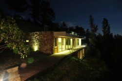 Balustrade bois accès Etage illuminé - maison-bio-climatique et semi-enterrée