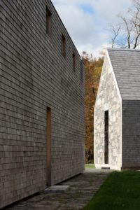 Façade bois et pierre grange et ferme - Woodstock Vermont Farm par Rick-Joy - Vermont, USA © Jean-Luc Laloux