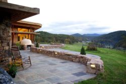 Toiture végétalisée et façade jardin - Earthship-Farmstead par Thomson and Broadbent - Virginie, USA