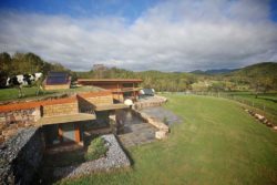 Toiture végétalisée et façade jardin - Earthship-Farmstead par Thomson and Broadbent - Virginie, USA