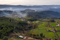 Vue panoramique paysage - Country-House par Rui Filipe Veloso - Cinfaes, Portugal © Jose Campos