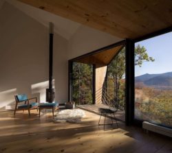 Cheminée salon - Cabin-Rock par I-Kanda-Architects - New Hampshire- USA © Matt Delphenich