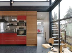 Cuisine et couloir - Floating-home par Ninebark Design - Seattle, USA © Aaron Leitz