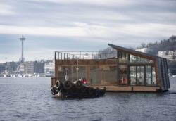 Façade principale - Floating-home par Ninebark Design - Seattle, USA © Aaron Leitz