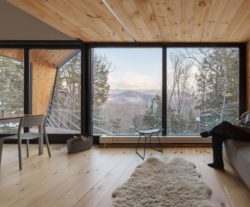 Grande baie vitrée avec vue imprenable - Cabin-Rock par I-Kanda-Architects - New Hampshire- USA © Matt Delphenich