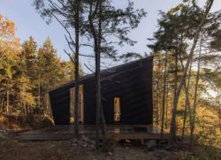 Grande façade terrasse - Cabin-Rock par I-Kanda-Architects - New Hampshire- USA © Matt Delphenich