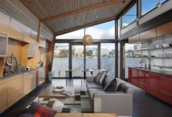Pièce de vie et grande baie vitrée - Floating-home par Ninebark Design - Seattle, USA © Aaron Leitz