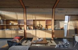 Salon et armoire en bois - Floating-home par Ninebark Design - Seattle, USA © Aaron Leitz