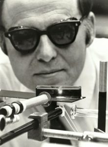 Ashkin dans les laboratoires de Bell Labs en 1970