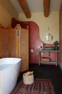 Salle de bains - Earthship Te Timatanga par Gus-Sarah - Waikato, Nouvelle-Zelande