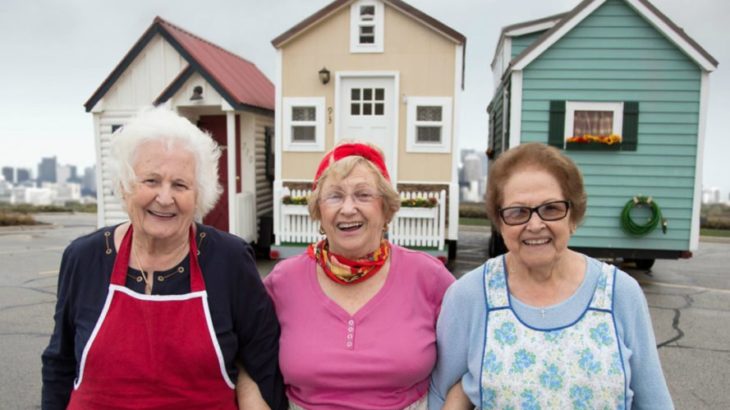 Une - mamies construisent des tiny house